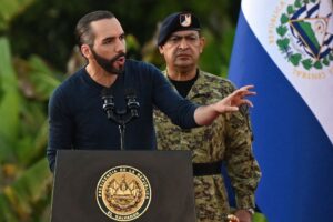 Le président du Salvador Nayib Bukele menace les gangs haïtiens