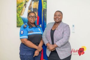 Foire de la diaspora : la ministre Stéphanie Smith échange avec une responsable de la Politour sur la question de la sécurité